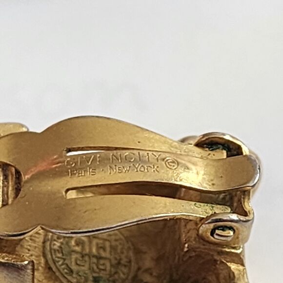 Givenchy Clip Earrings Chunky Door Knocker Oval Faux Pearl Hammered Goldtone VTG - Picture 14 of 14